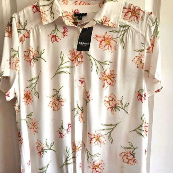 TORRID Ivory Floral Crepe Button Blouse Size L - Picture 2 of 7